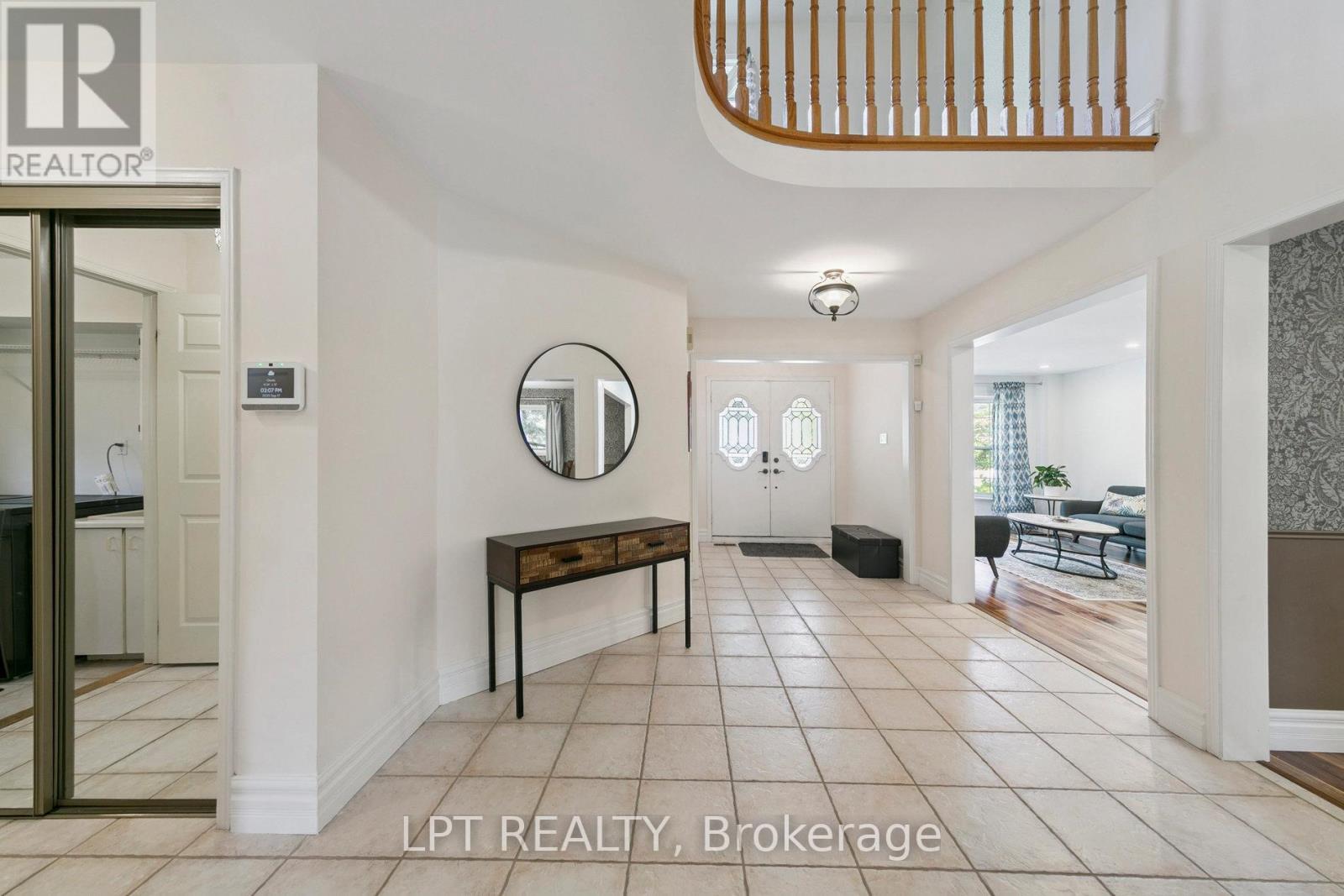 1823 The Chase, Mississauga, Ontario  L5M 2Y8 - Photo 2 - W12923386