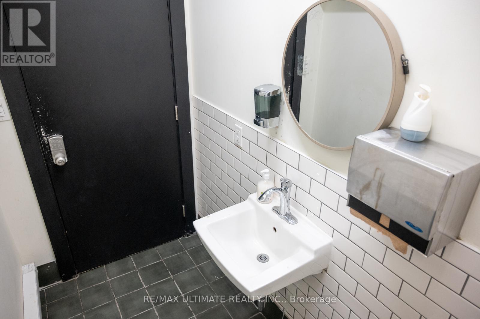 1205 Queen Street W, Toronto, Ontario M6K 0B9 - Photo 39 - W12923404