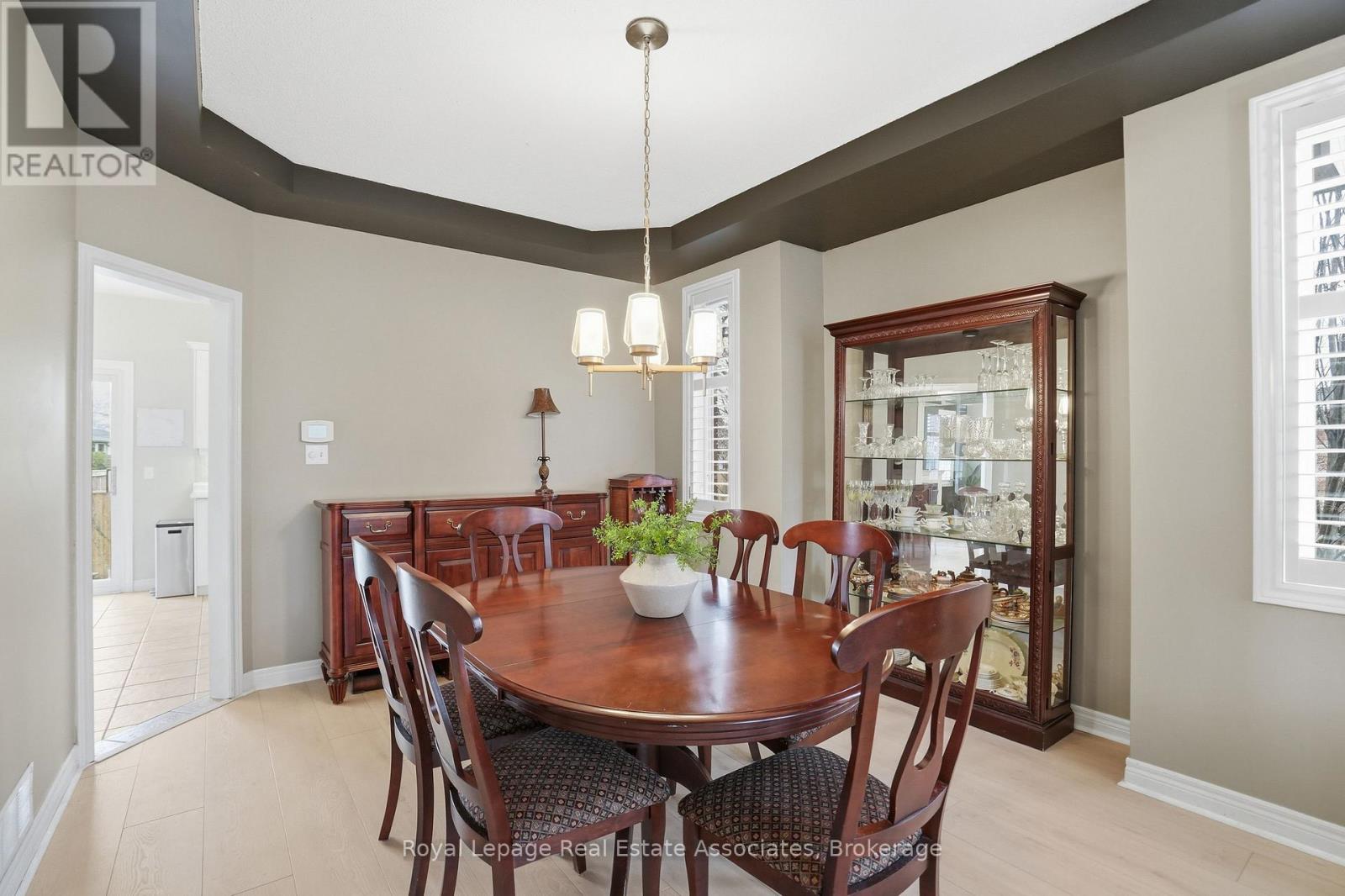 486 Delaney Court, Burlington, Ontario  L7L 5T7 - Photo 10 - W12923430