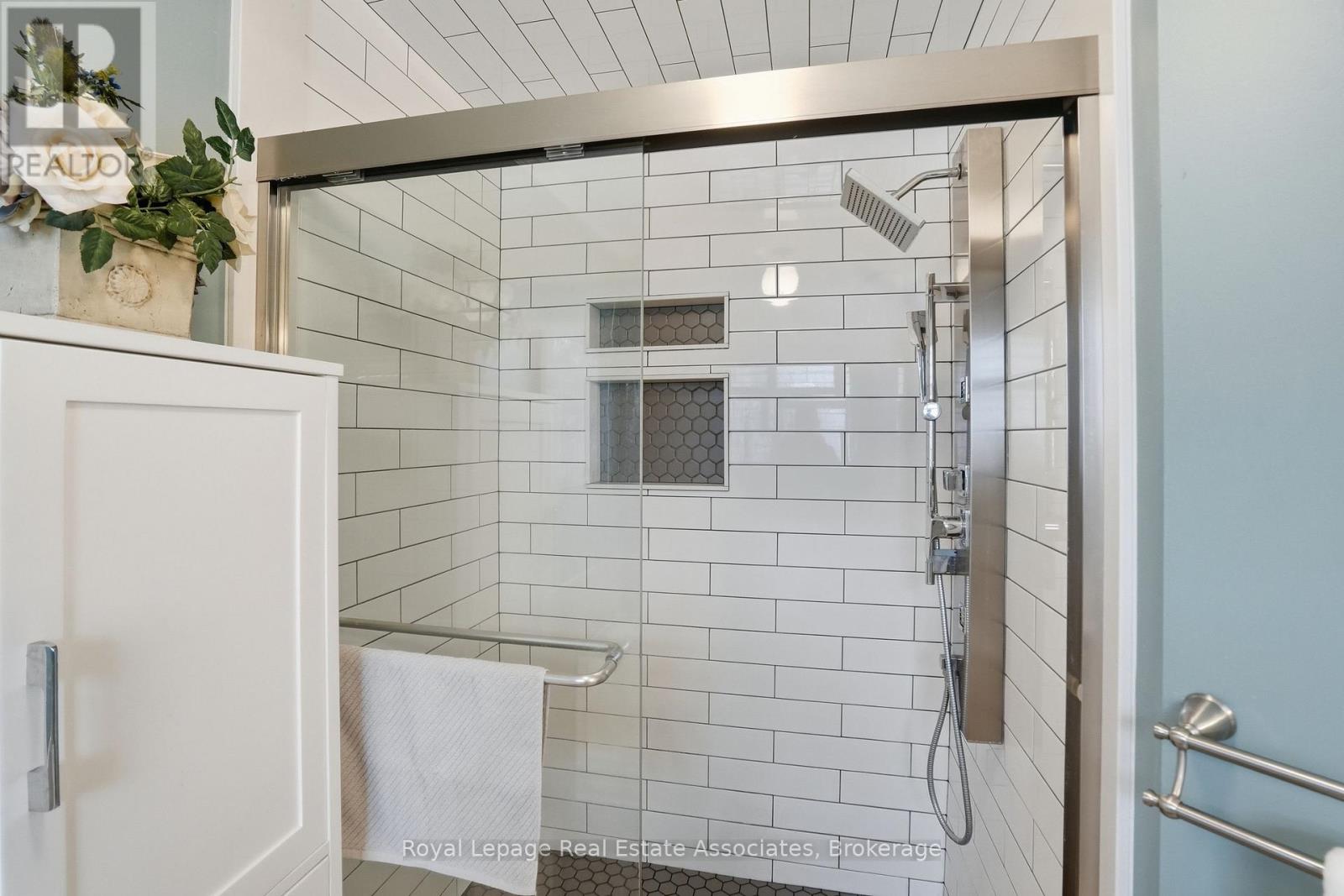 486 Delaney Court, Burlington, Ontario  L7L 5T7 - Photo 29 - W12923430