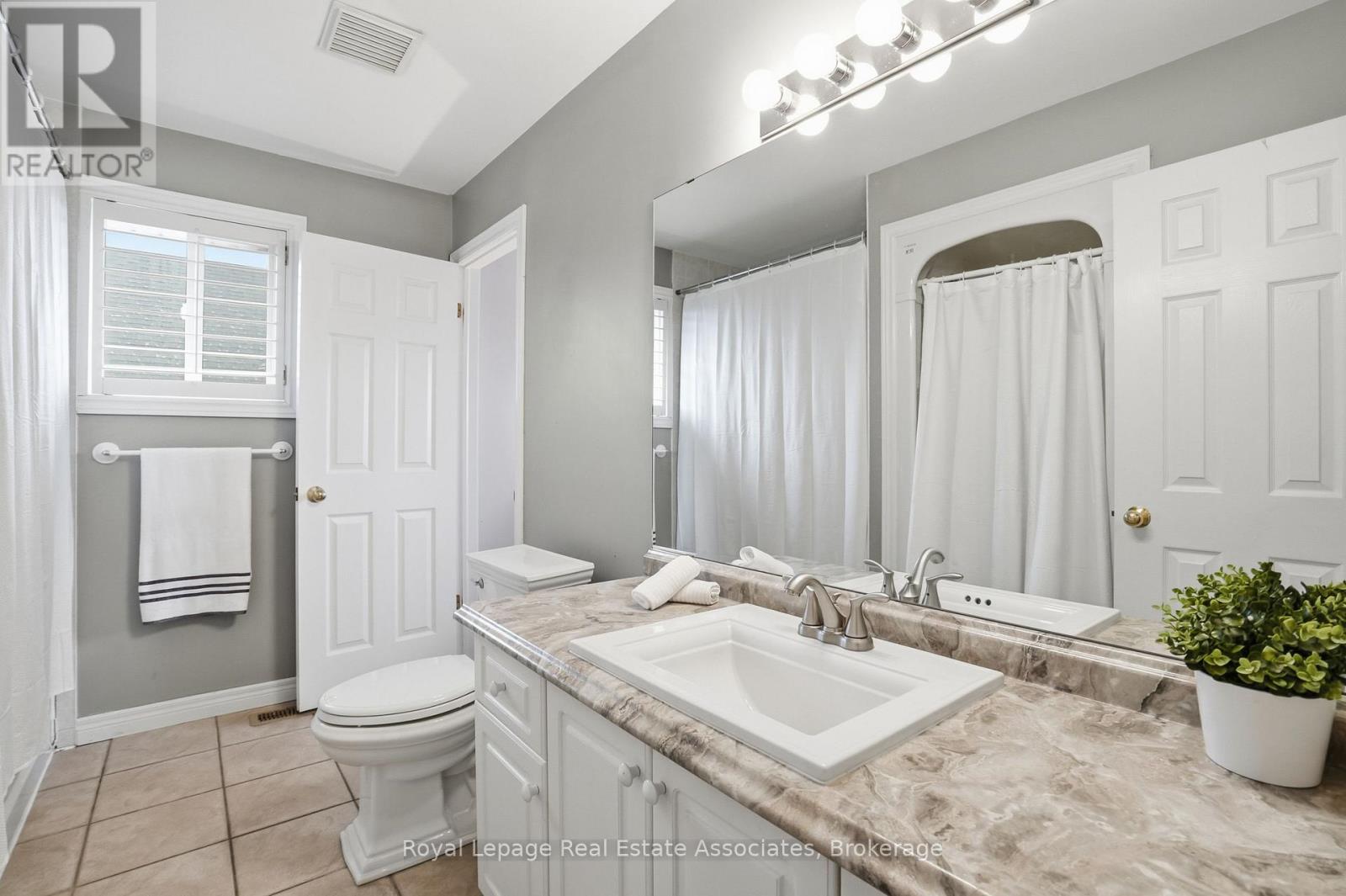 486 Delaney Court, Burlington, Ontario  L7L 5T7 - Photo 32 - W12923430