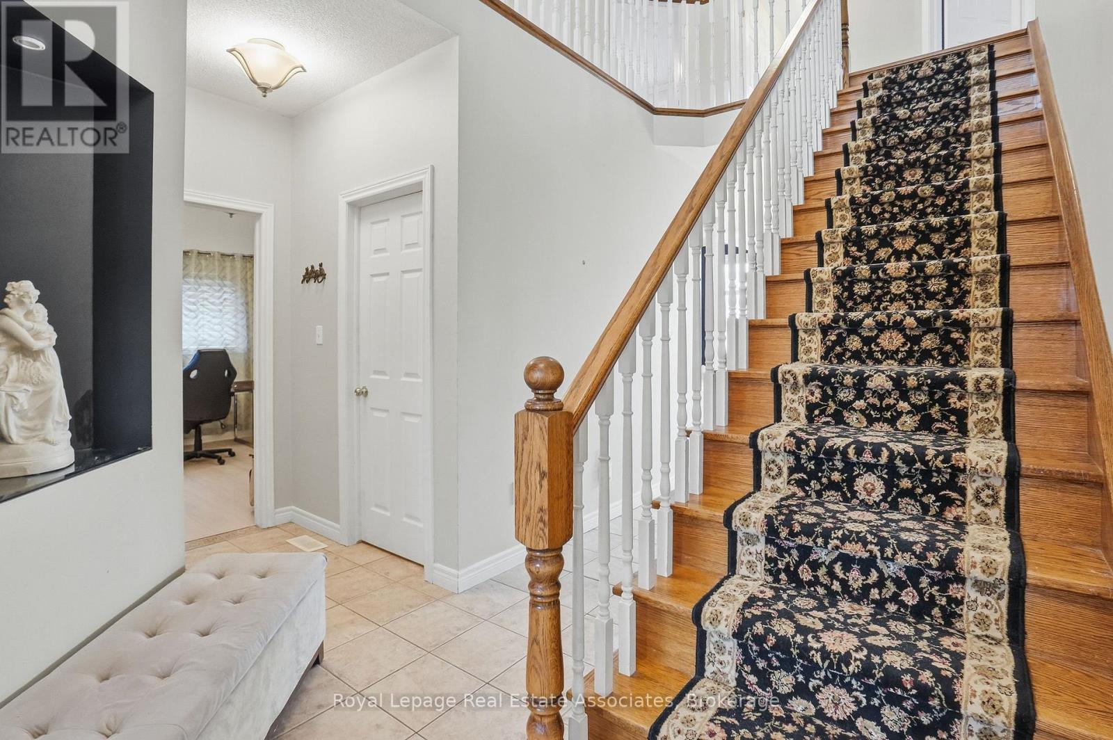 486 Delaney Court, Burlington, Ontario  L7L 5T7 - Photo 36 - W12923430