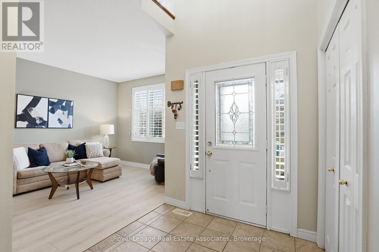 486 Delaney Court, Burlington, Ontario  L7L 5T7 - Photo 5 - W12923430