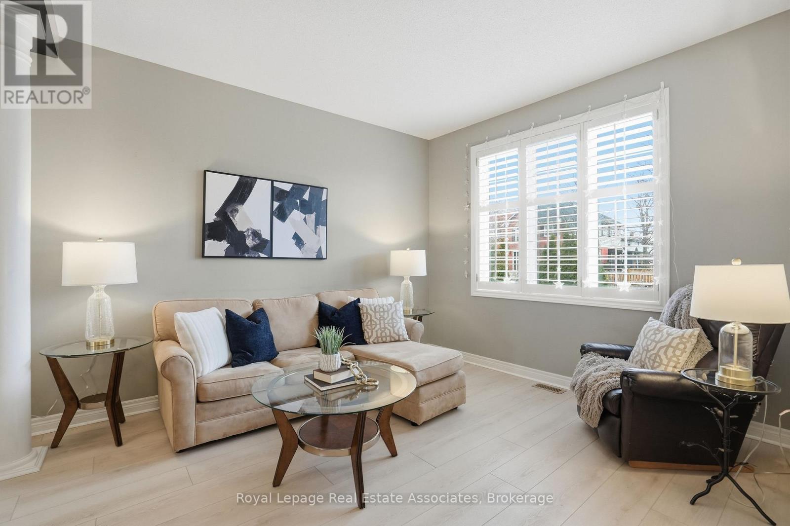 486 Delaney Court, Burlington, Ontario  L7L 5T7 - Photo 6 - W12923430