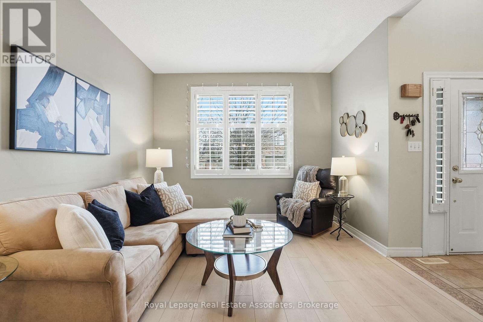 486 Delaney Court, Burlington, Ontario  L7L 5T7 - Photo 7 - W12923430