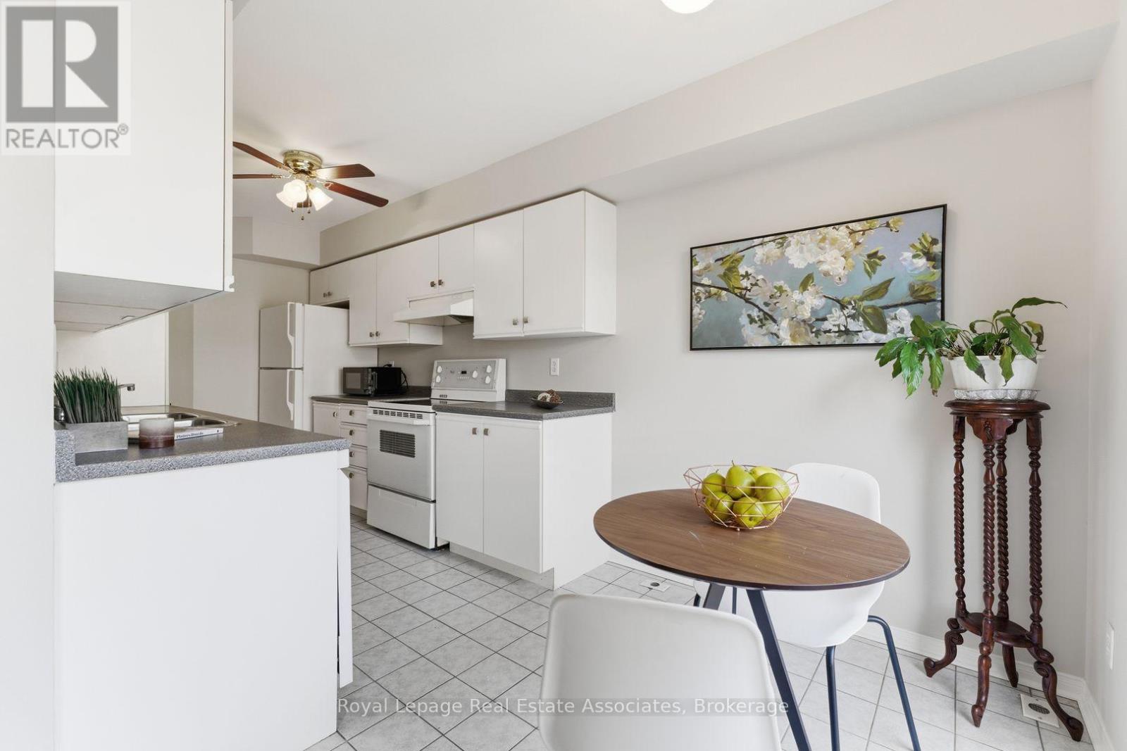 27 - 819 Village Green Boulevard, Mississauga, Ontario  L5E 3H7 - Photo 13 - W12923456