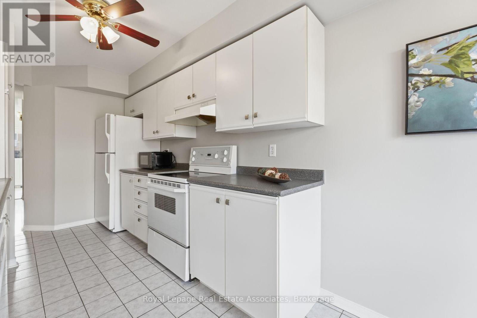 27 - 819 Village Green Boulevard, Mississauga, Ontario  L5E 3H7 - Photo 15 - W12923456