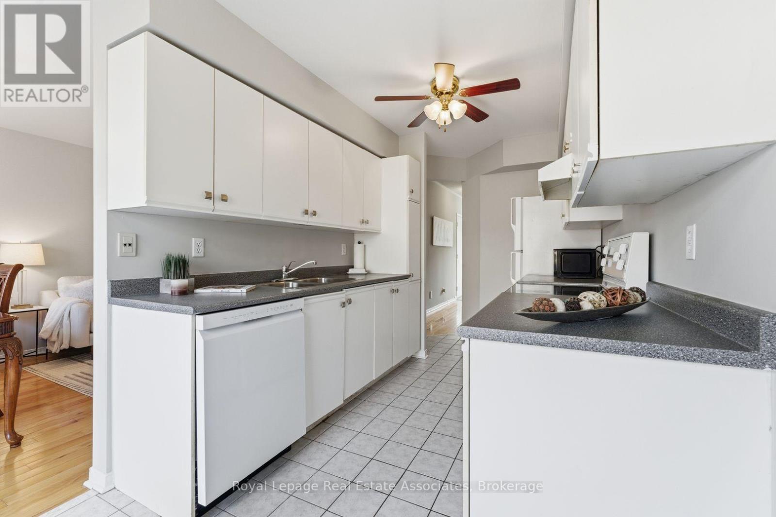 27 - 819 Village Green Boulevard, Mississauga, Ontario  L5E 3H7 - Photo 16 - W12923456