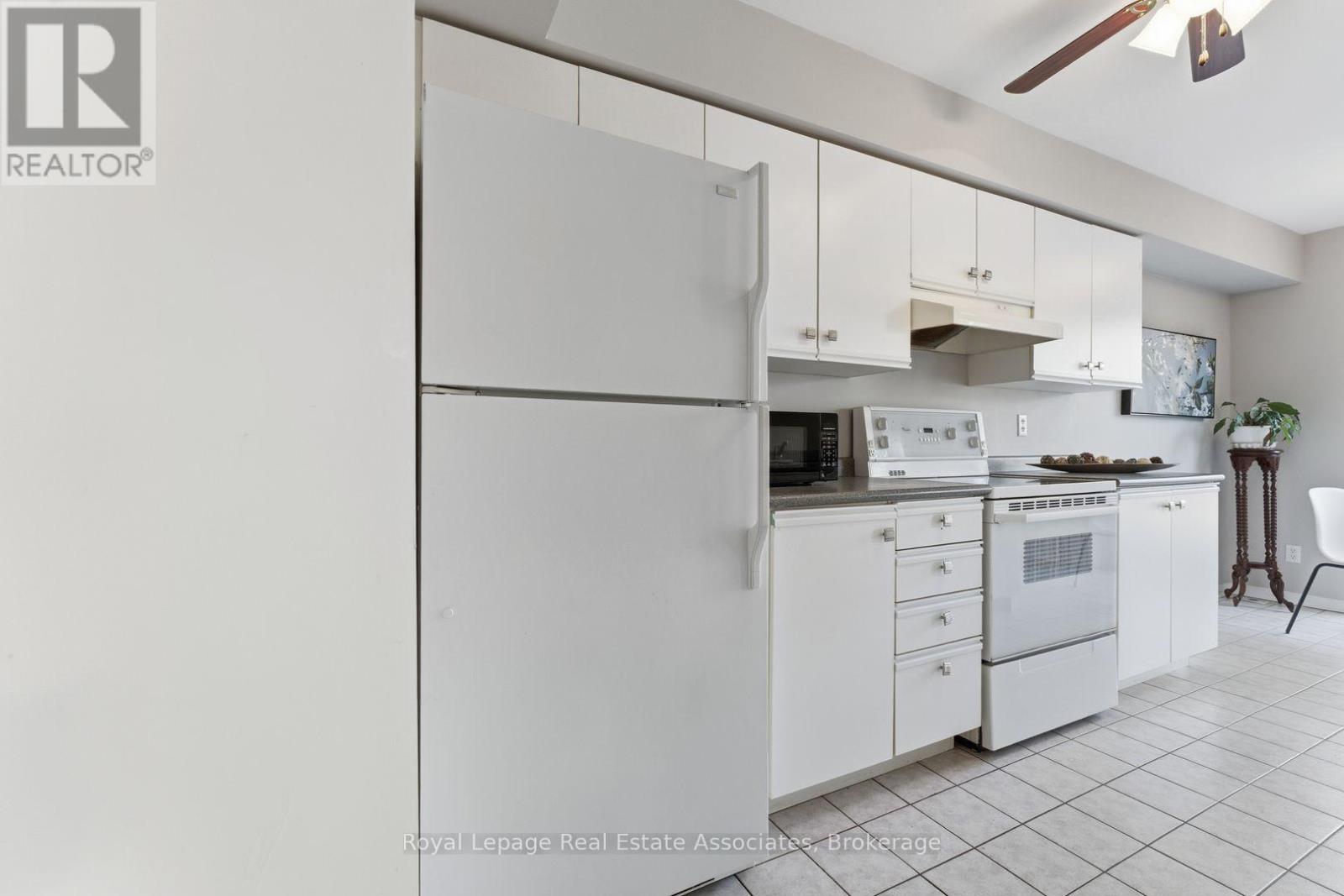 27 - 819 Village Green Boulevard, Mississauga, Ontario  L5E 3H7 - Photo 18 - W12923456