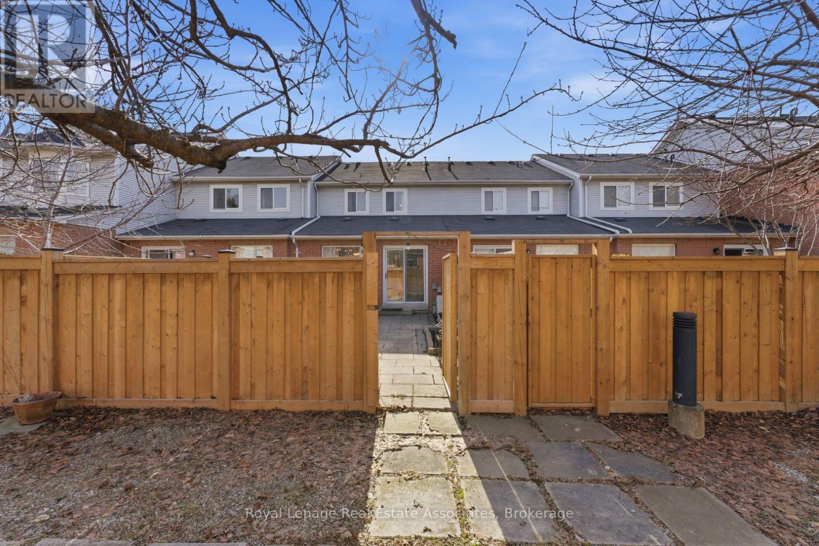 27 - 819 Village Green Boulevard, Mississauga, Ontario  L5E 3H7 - Photo 31 - W12923456