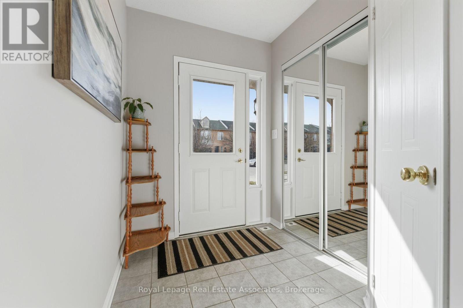 27 - 819 Village Green Boulevard, Mississauga, Ontario  L5E 3H7 - Photo 4 - W12923456