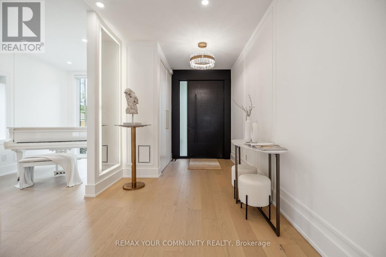 14 Ranwood Drive, Toronto, Ontario  M9N 3E9 - Photo 5 - W12760756