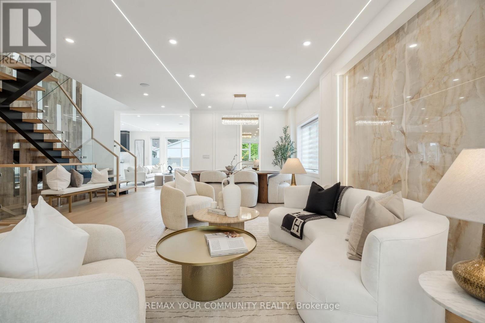 14 Ranwood Drive, Toronto, Ontario  M9N 3E9 - Photo 9 - W12760756