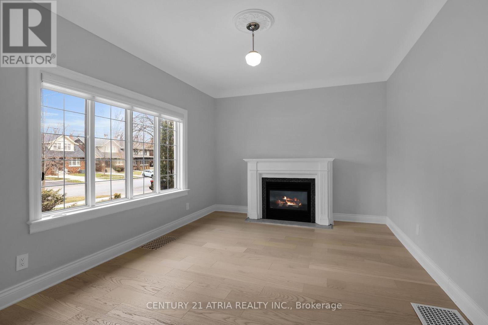 379 Grosvenor Street, London East, Ontario  N6A 1Z2 - Photo 4 - X12923494