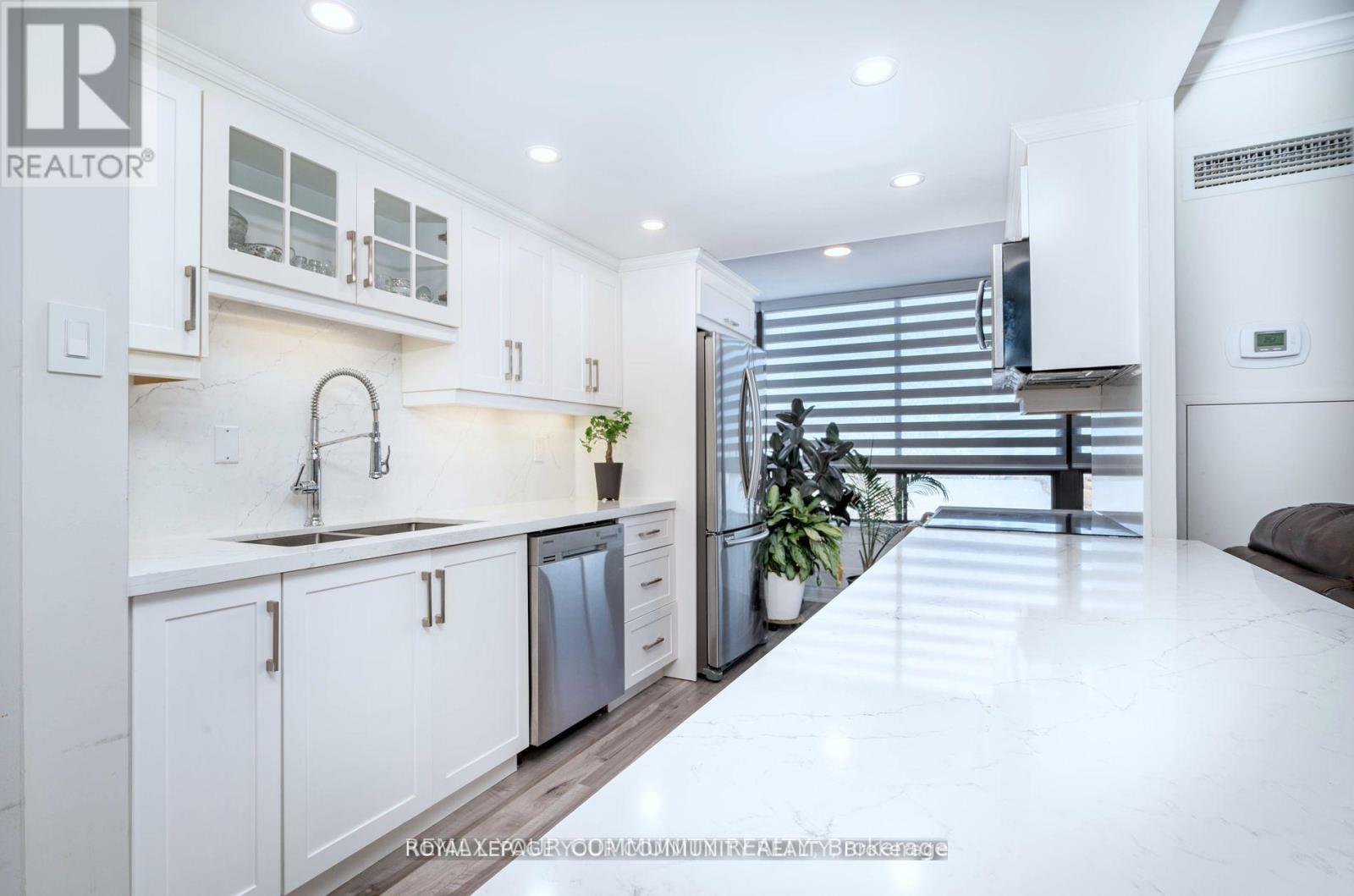 1601 - 7601 Bathurst Street, Vaughan, Ontario  L4J 4H5 - Photo 2 - N12922962