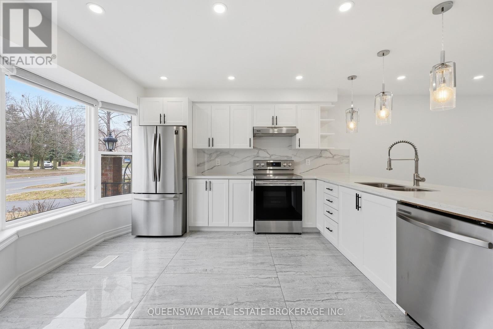 1 - 4196 Longmoor Drive, Burlington, Ontario  L7L 5E3 - Photo 3 - W12916884