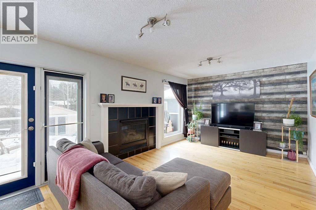 1 Park Lane, Whitecourt, Alberta  T7S 1S3 - Photo 5 - A2296053