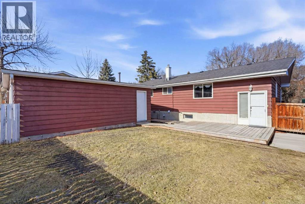 1447 Northmount Drive NW, Calgary, Alberta  T2L 0G7 - Photo 39 - A2295699