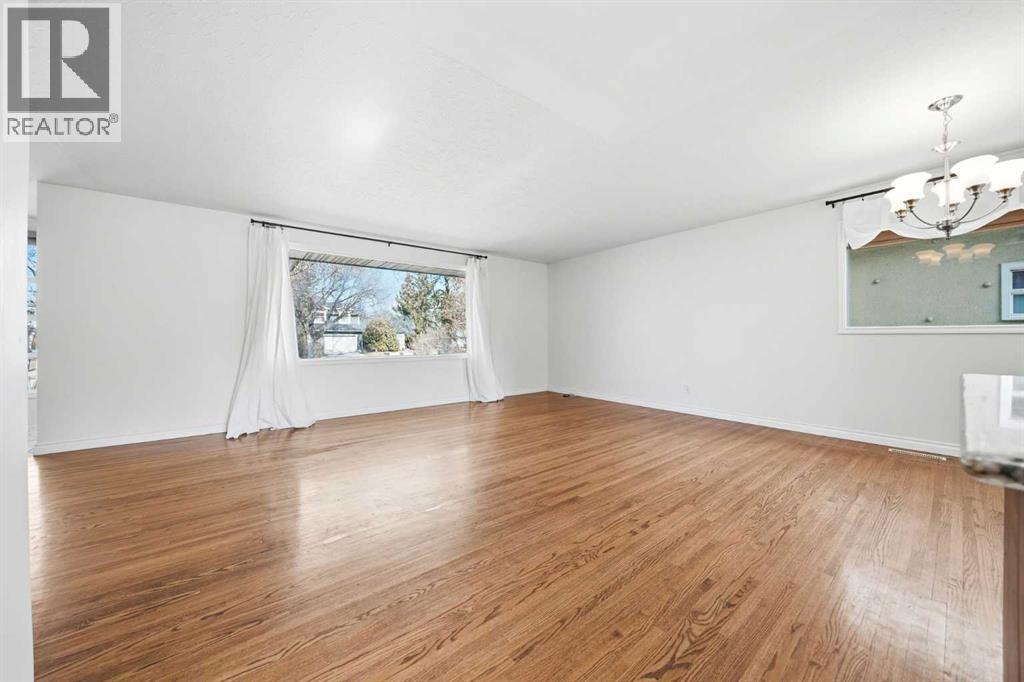 1447 Northmount Drive NW, Calgary, Alberta  T2L 0G7 - Photo 11 - A2295699