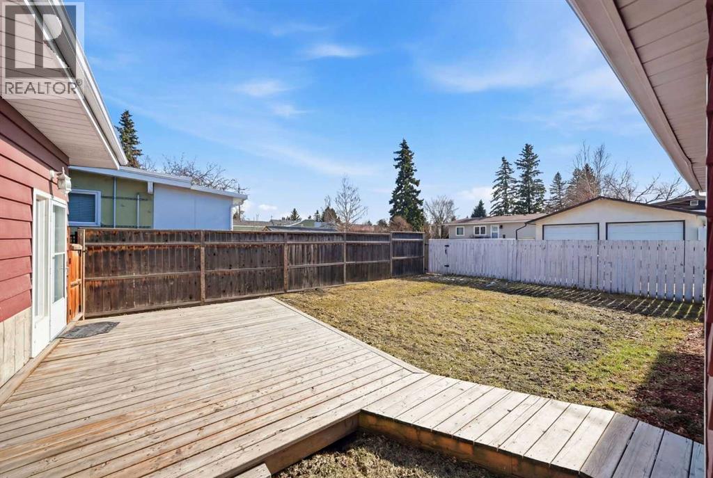 1447 Northmount Drive NW, Calgary, Alberta  T2L 0G7 - Photo 40 - A2295699