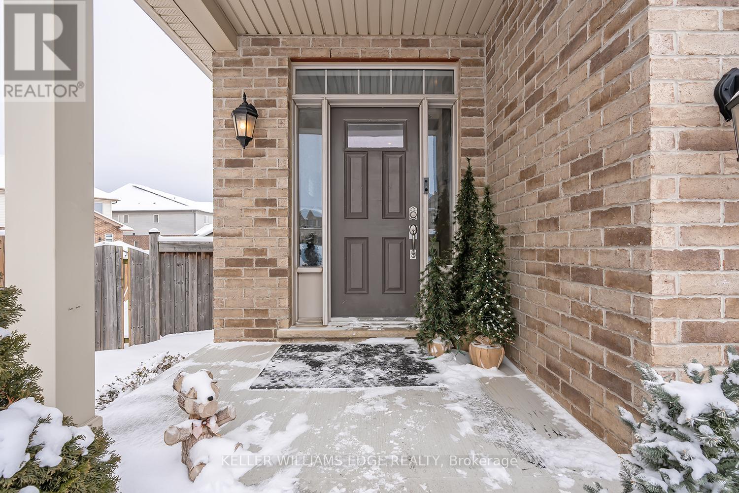 168 Echovalley Drive, Hamilton, Ontario  L8J 0H2 - Photo 3 - X12725954