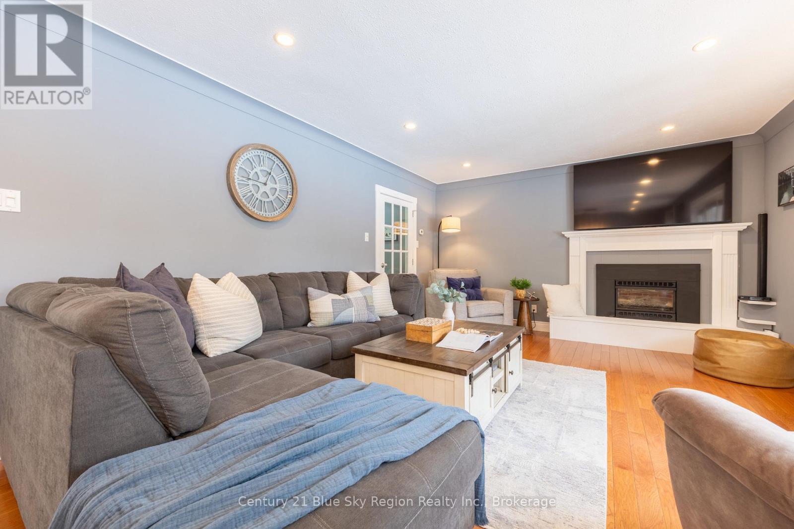 652 Baywood Road, North Bay, Ontario  P1B 4T1 - Photo 3 - X12923650