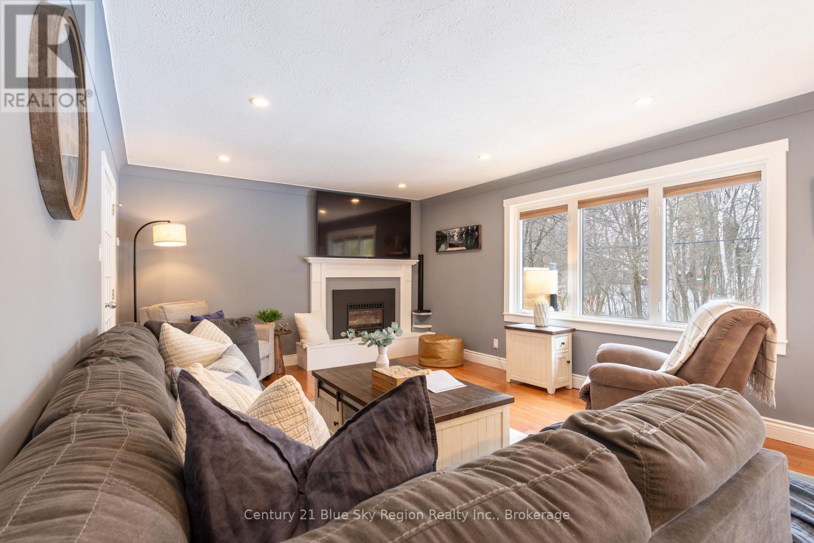 652 Baywood Road, North Bay, Ontario  P1B 4T1 - Photo 4 - X12923650