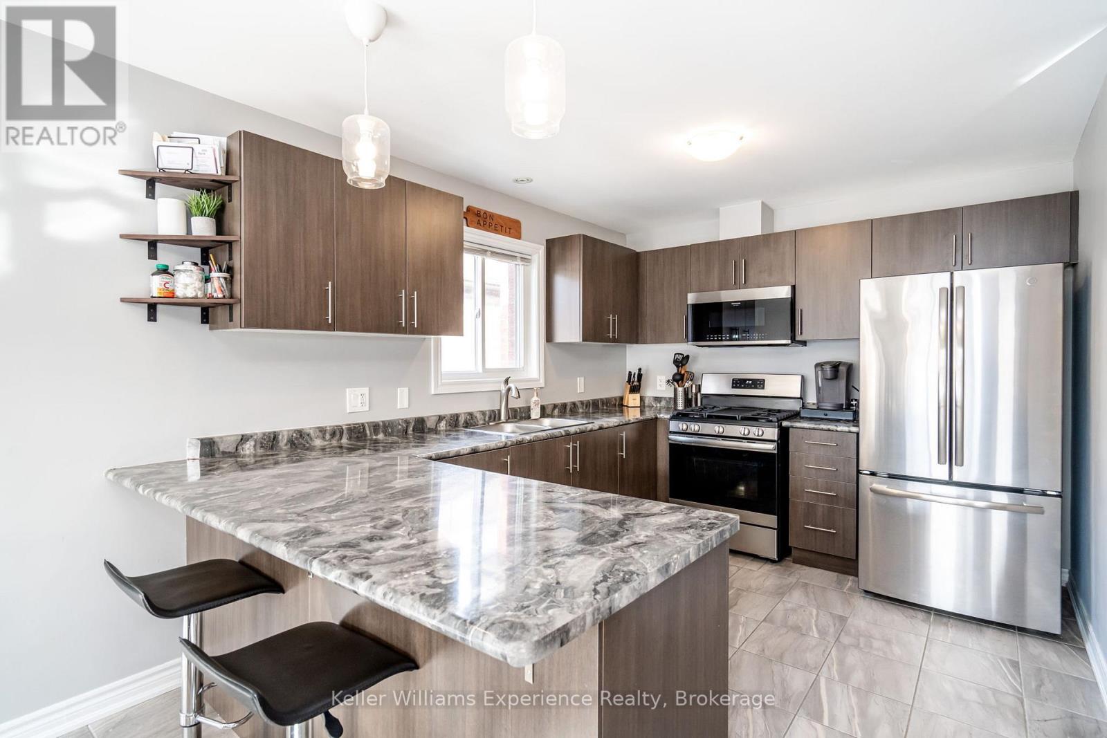 32 Hatton Drive, Penetanguishene, Ontario  L9M 0V6 - Photo 6 - S12923818