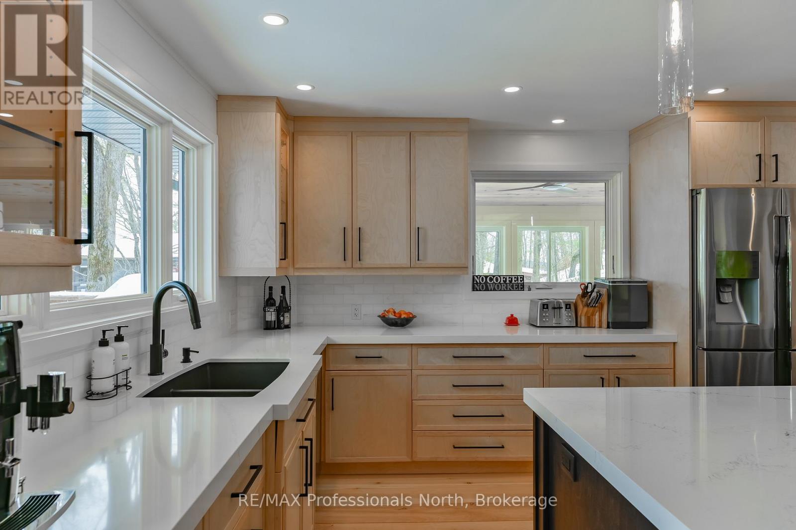 1015 Bluestone Lane, Minden Hills, Ontario  K0M 2K0 - Photo 9 - X12923542