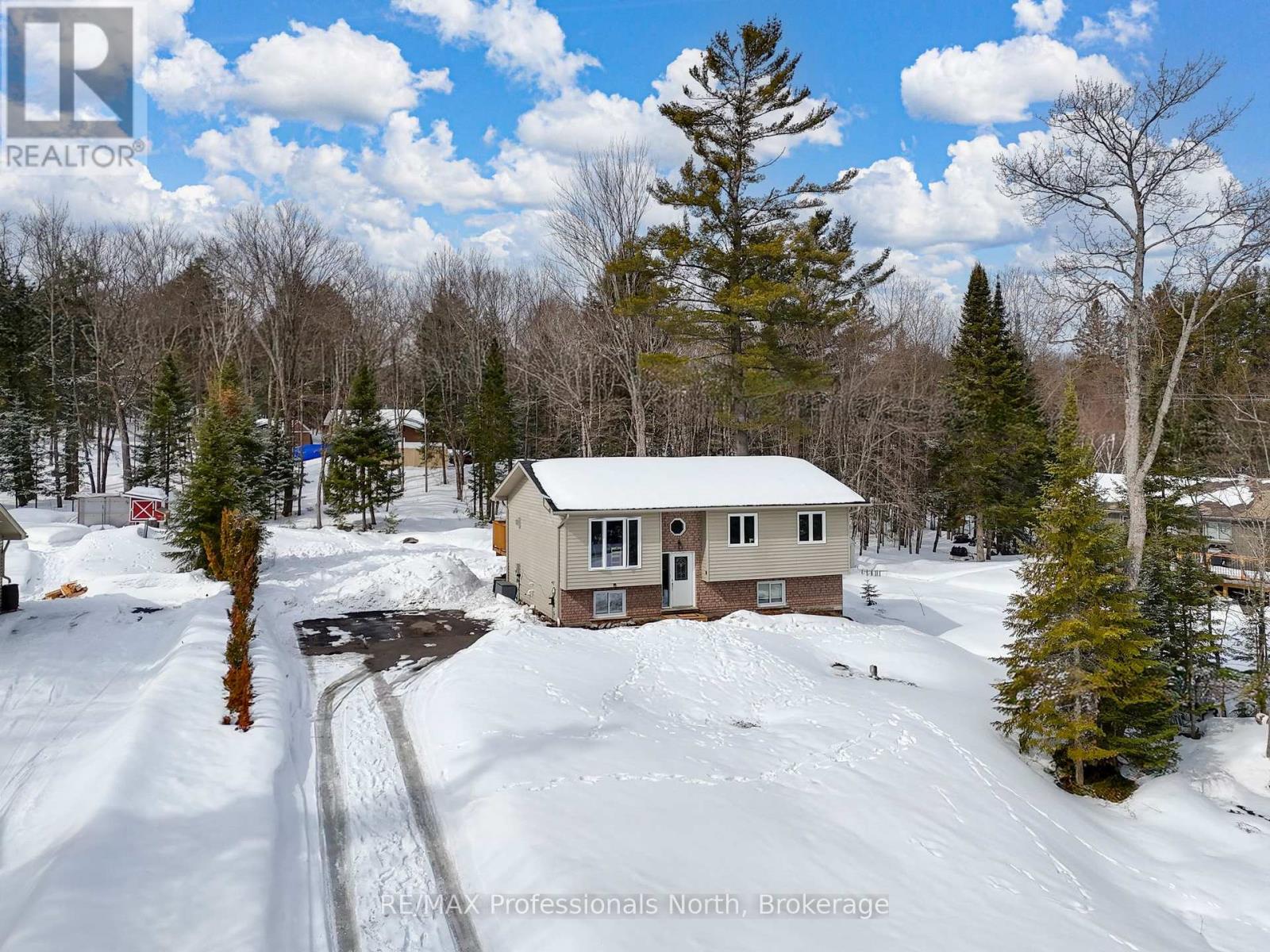 1036 Post Road, Bracebridge (Macaulay), Ontario  P1L 1W9 - Photo 2 - X12923682