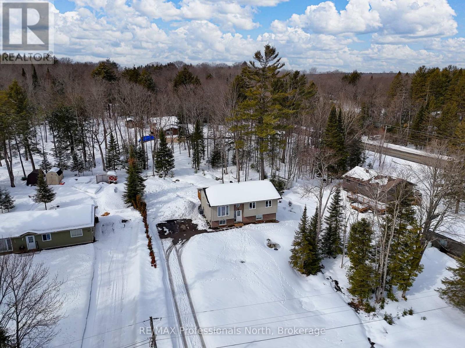 1036 Post Road, Bracebridge (Macaulay), Ontario  P1L 1W9 - Photo 3 - X12923682