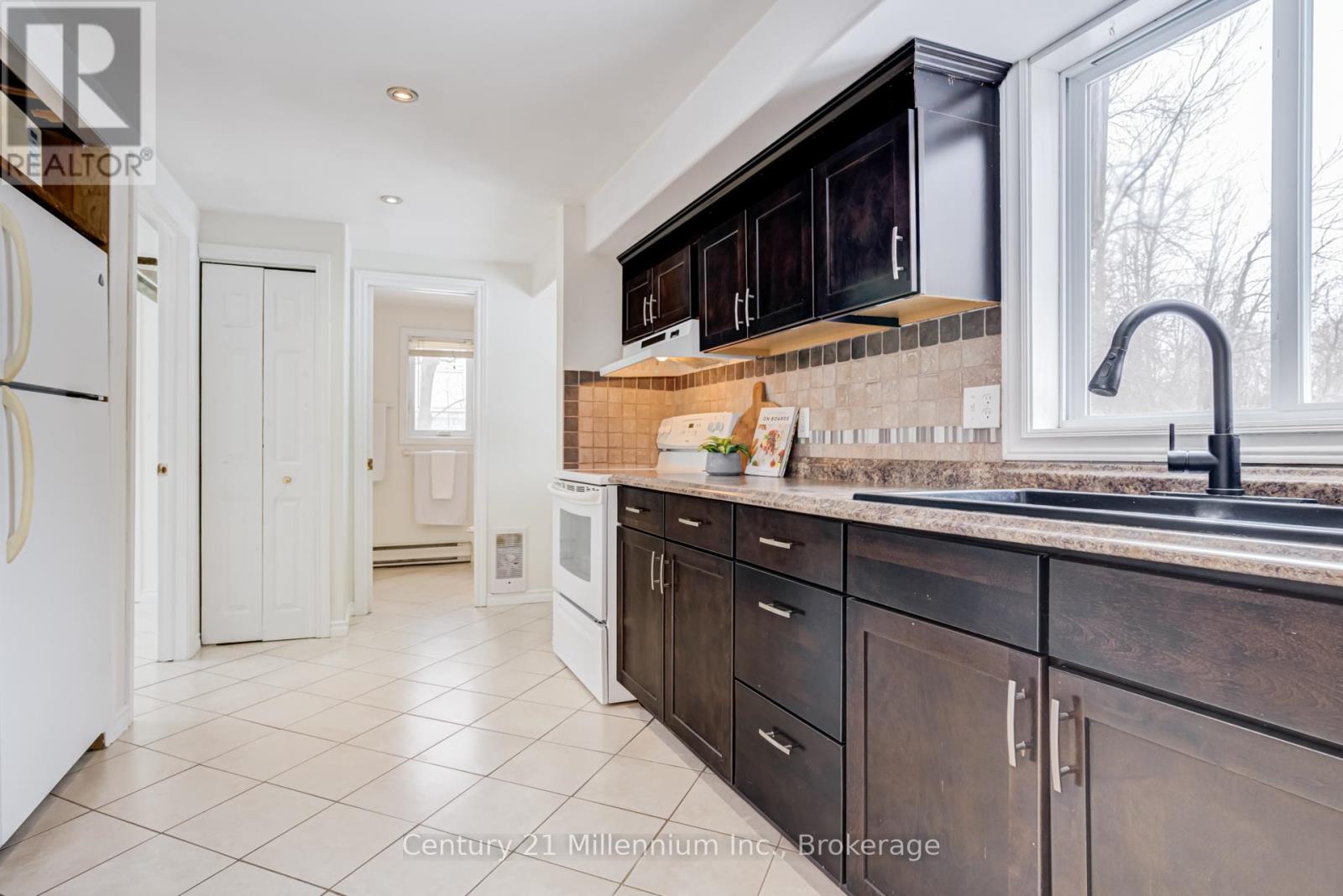 124 Main Street, Northern Bruce Peninsula, Ontario  N0H 1W0 - Photo 6 - X12923760