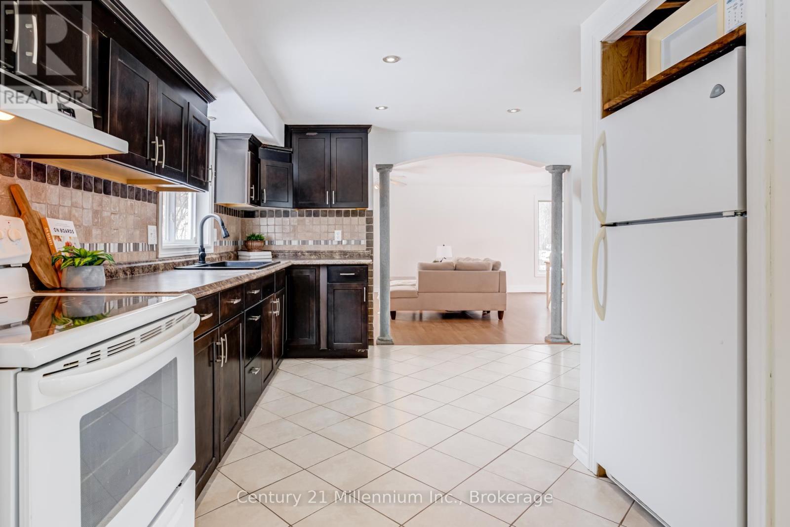 124 Main Street, Northern Bruce Peninsula, Ontario  N0H 1W0 - Photo 7 - X12923760