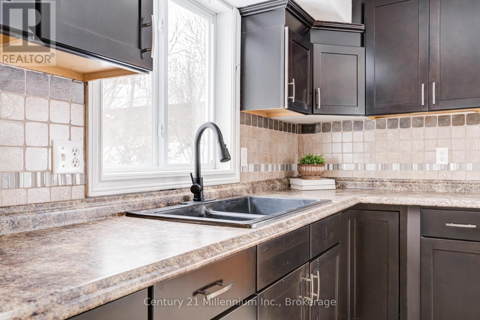 124 Main Street, Northern Bruce Peninsula, Ontario  N0H 1W0 - Photo 8 - X12923760