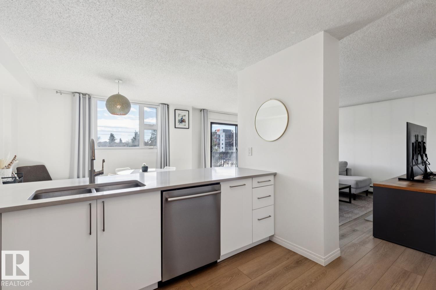 #401 10545 Saskatchewan Dr Nw, Edmonton, Alberta  T6E 6C6 - Photo 3 - E4479048