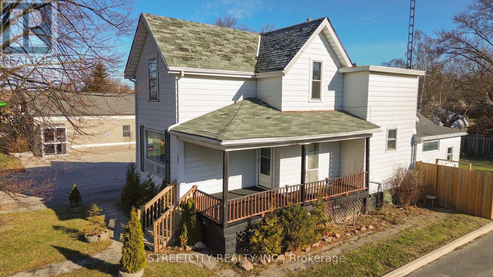 305 St Clair Street, Chatham-Kent, Ontario  N7L 3J8 - Photo 1 - X12923642