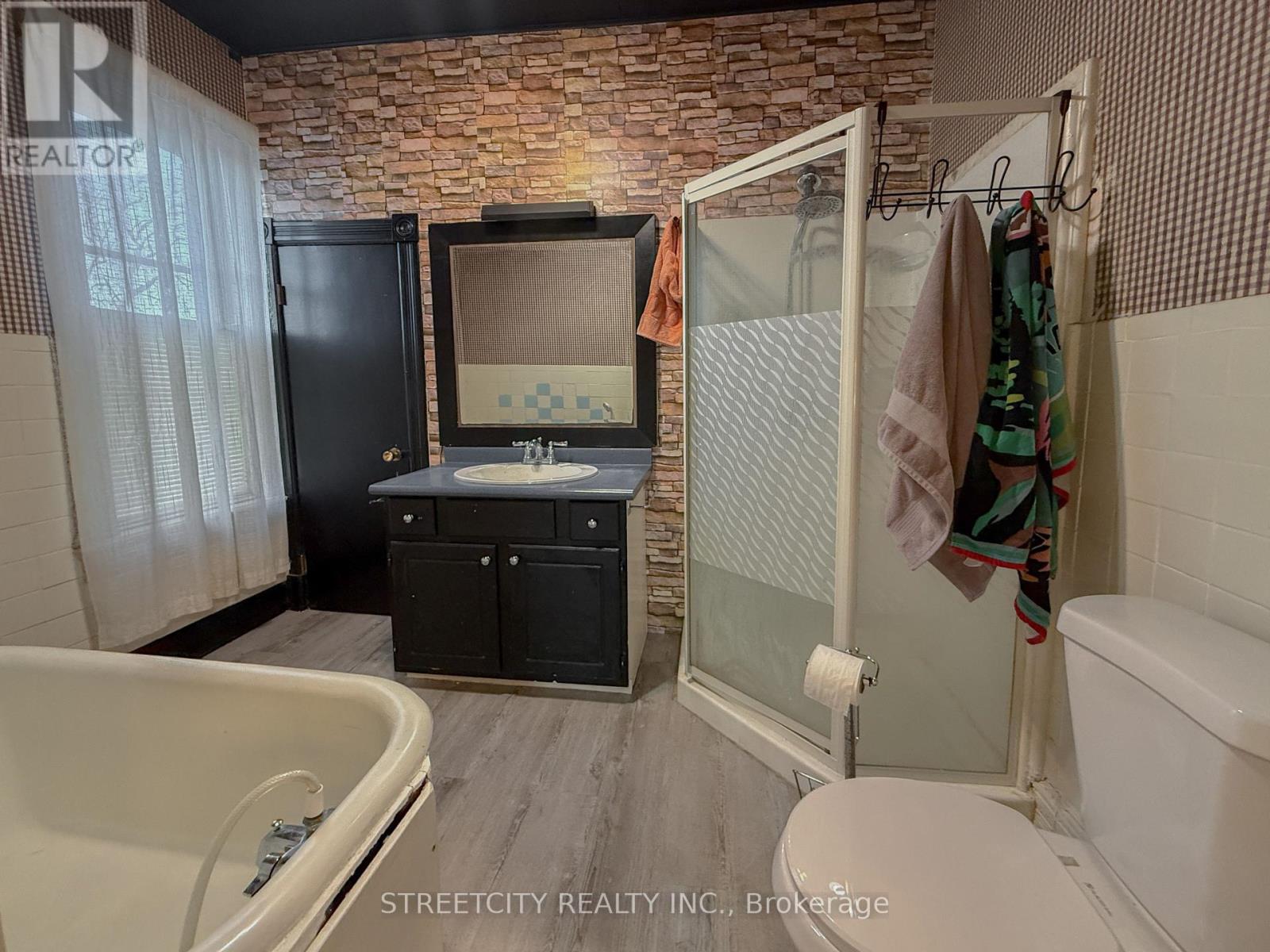 305 St Clair Street, Chatham-Kent, Ontario  N7L 3J8 - Photo 9 - X12923642