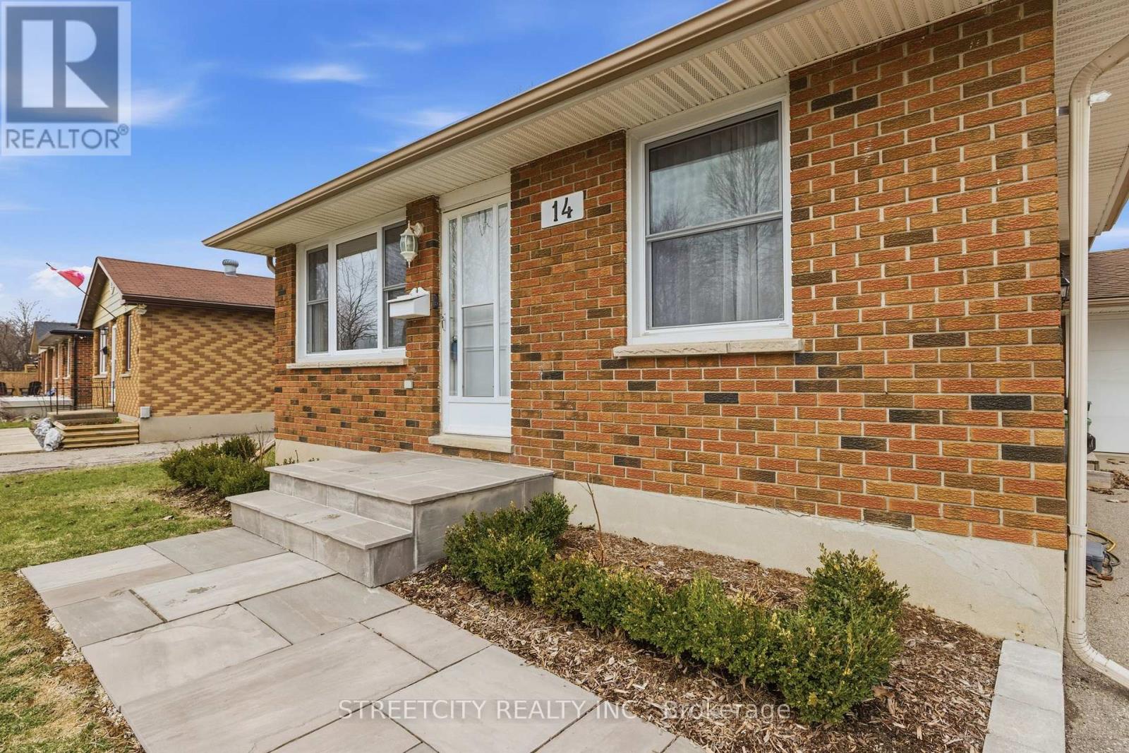 14 Nicholas Crescent, London South, Ontario  N6E 2E9 - Photo 3 - X12923708