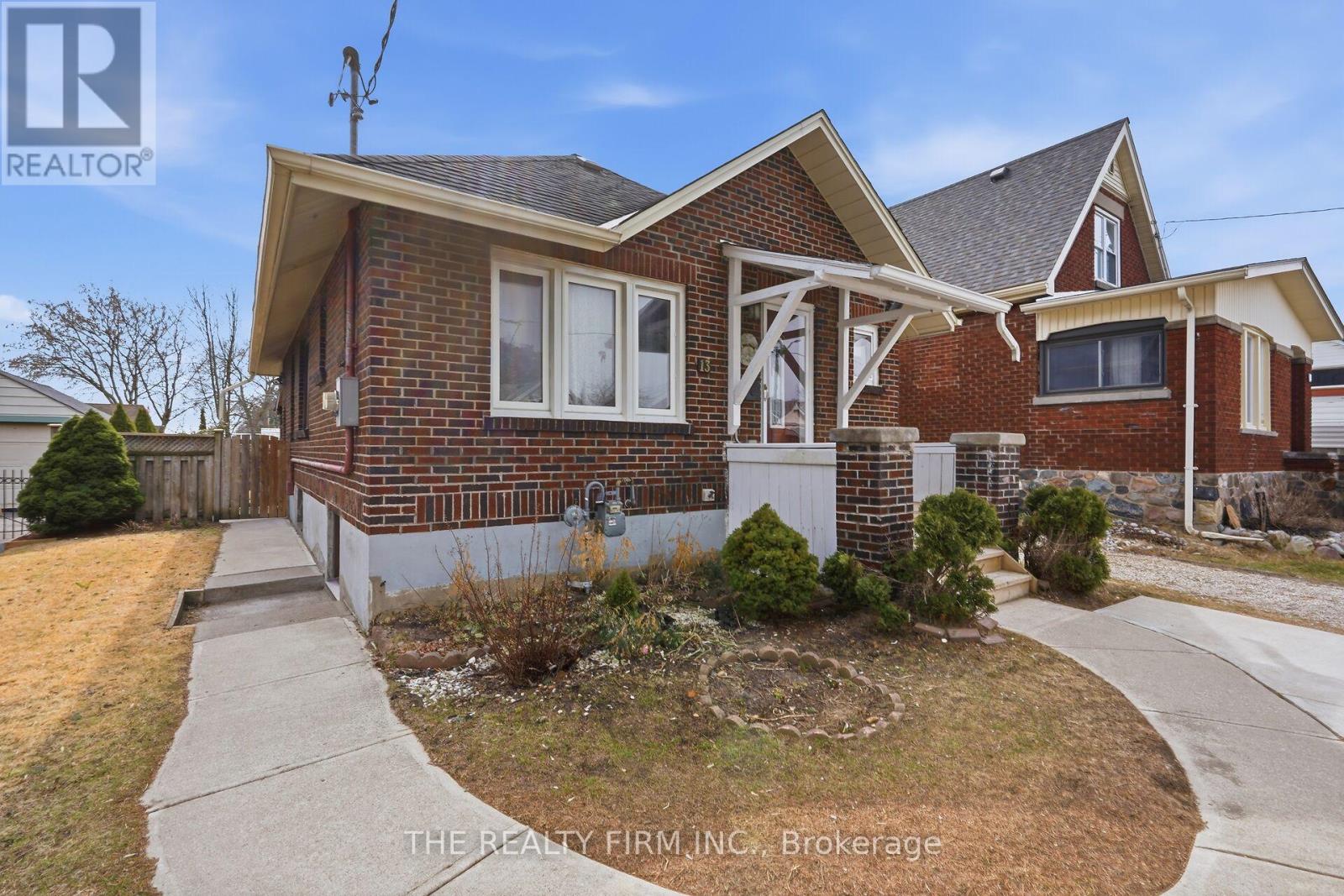 13 Major Street, London East, Ontario  N5Z 1E1 - Photo 2 - X12923840