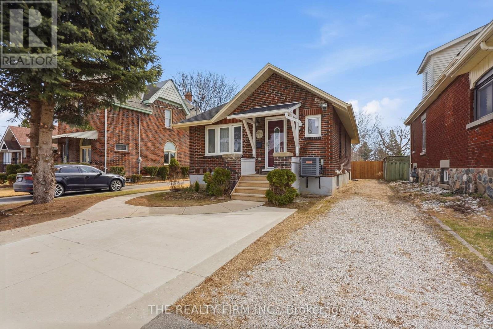 13 Major Street, London East, Ontario  N5Z 1E1 - Photo 3 - X12923840