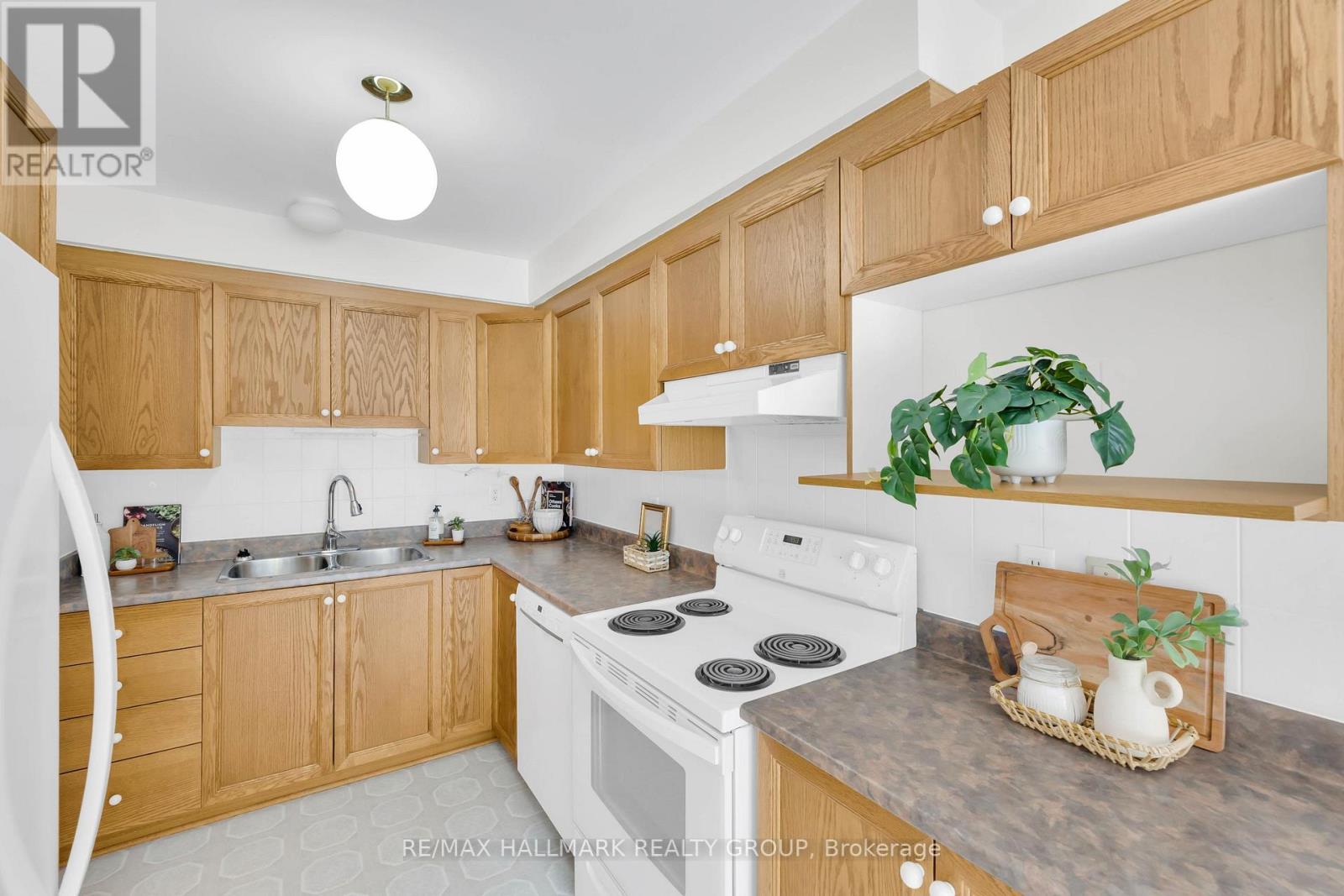 40 Goldridge Drive, Ottawa, Ontario  K2T 1E5 - Photo 10 - X12923700