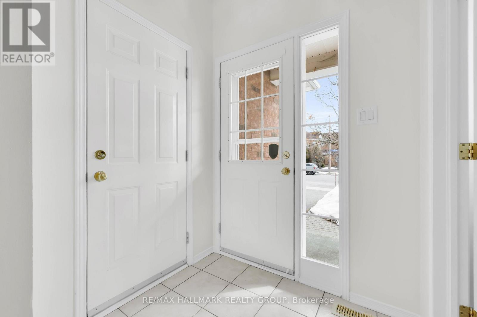 40 Goldridge Drive, Ottawa, Ontario  K2T 1E5 - Photo 2 - X12923700