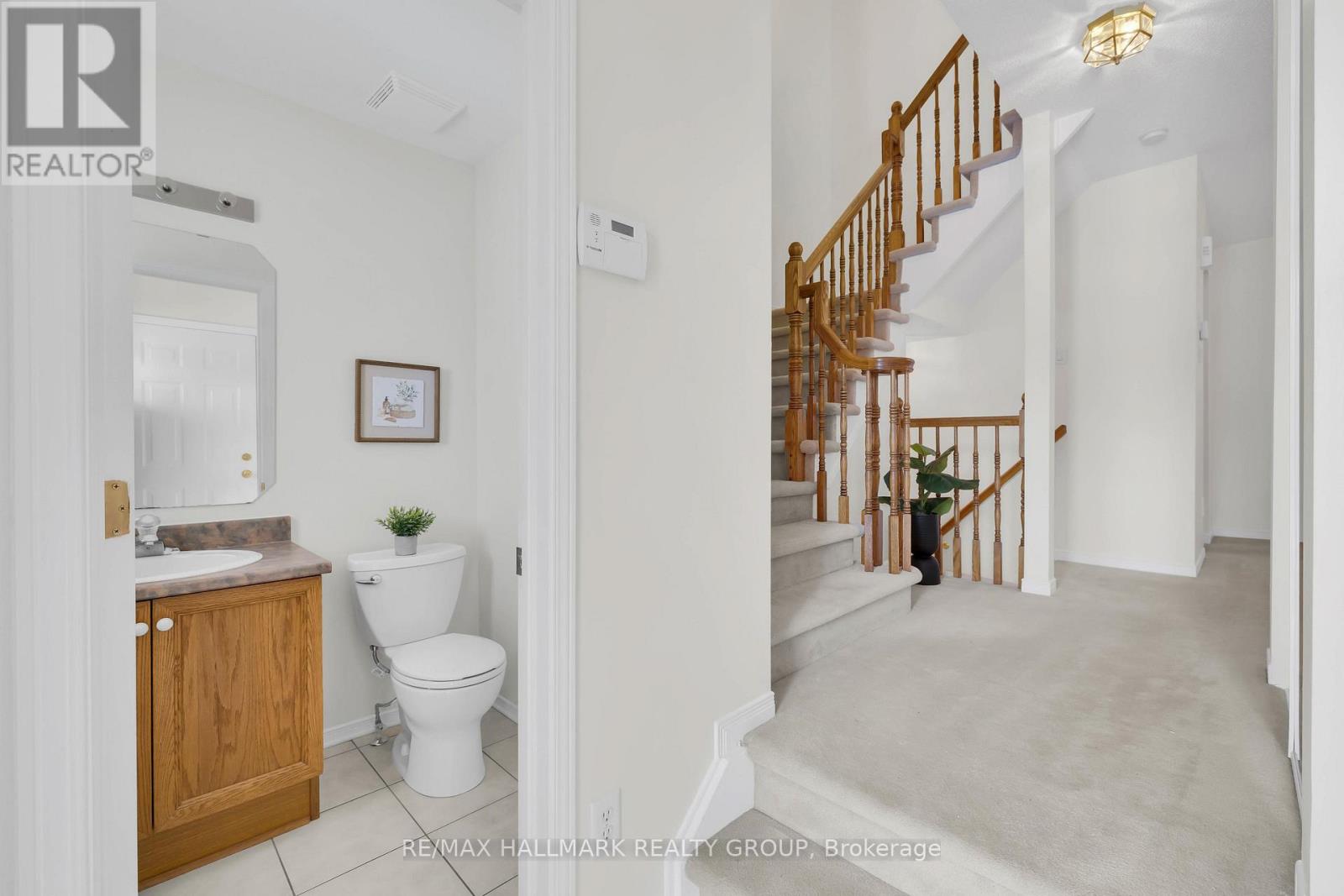 40 Goldridge Drive, Ottawa, Ontario  K2T 1E5 - Photo 3 - X12923700