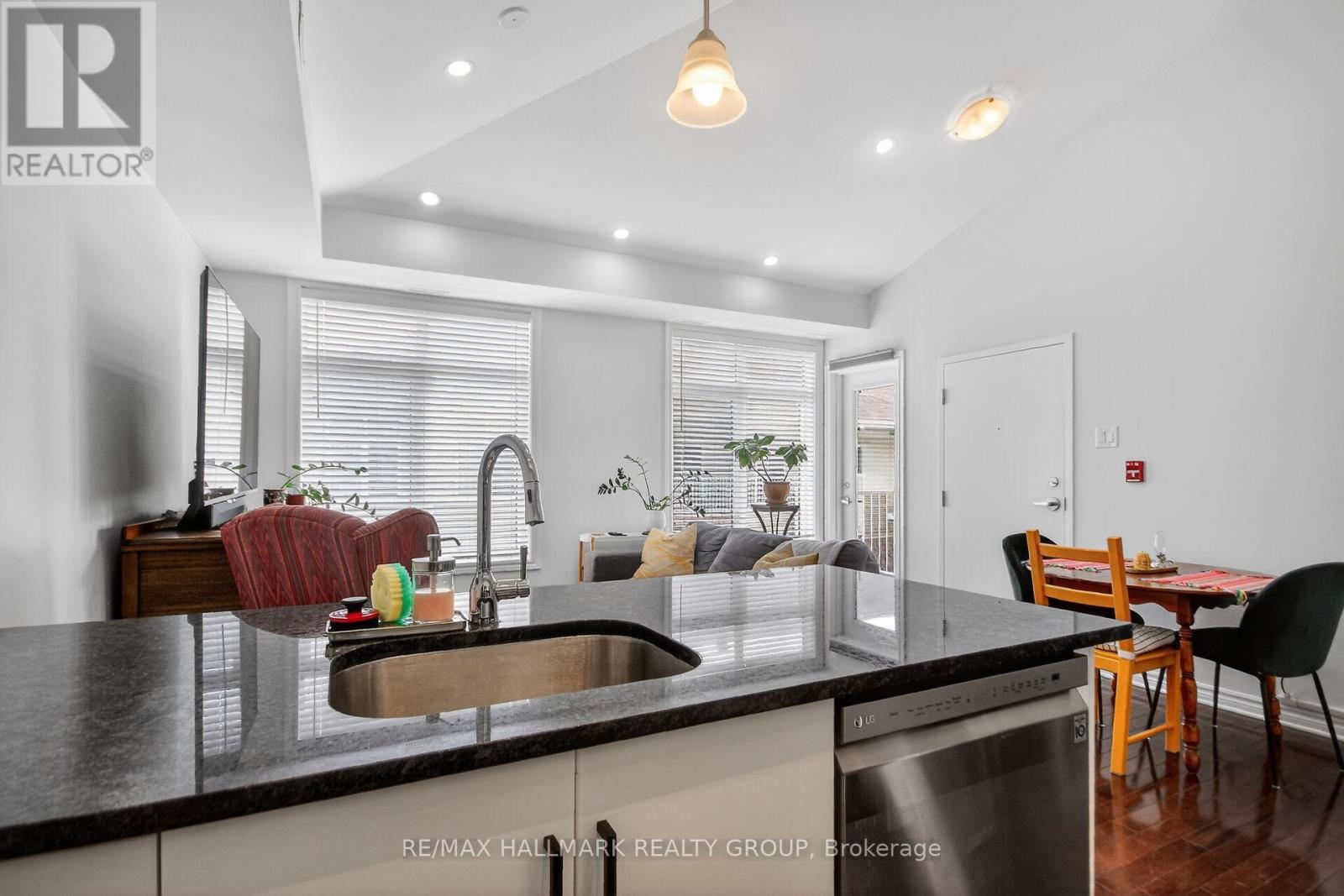 Unit F - 849 Blackcomb Private, Ottawa, Ontario  K1G 4E4 - Photo 13 - X12923740