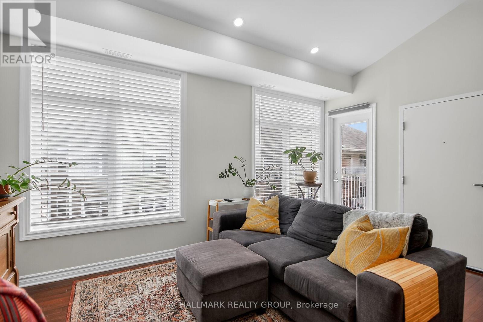 Unit F - 849 Blackcomb Private, Ottawa, Ontario  K1G 4E4 - Photo 7 - X12923740