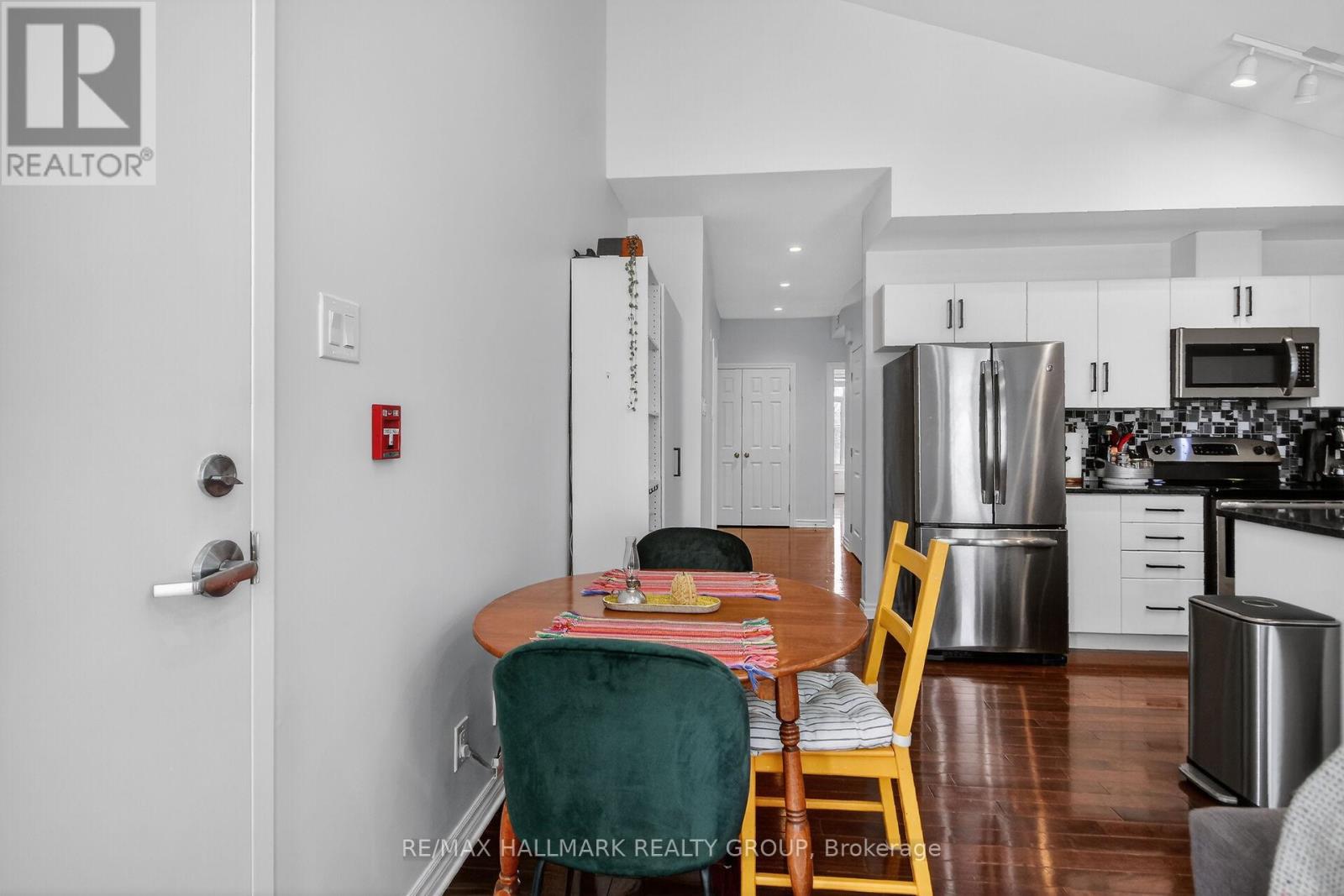 Unit F - 849 Blackcomb Private, Ottawa, Ontario  K1G 4E4 - Photo 8 - X12923740