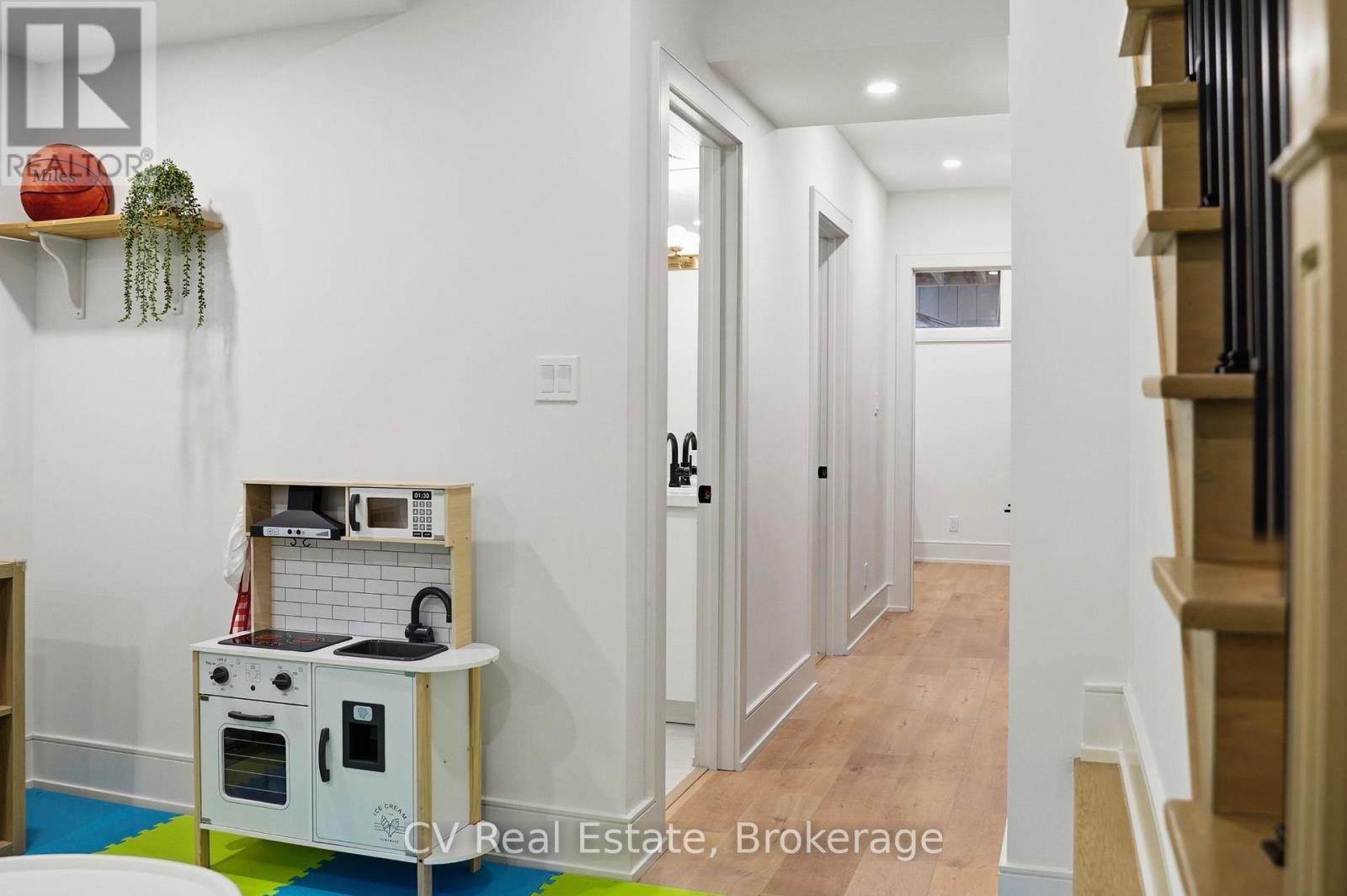 324 Winona Drive, Toronto, Ontario  M6C 3T1 - Photo 30 - C12923724