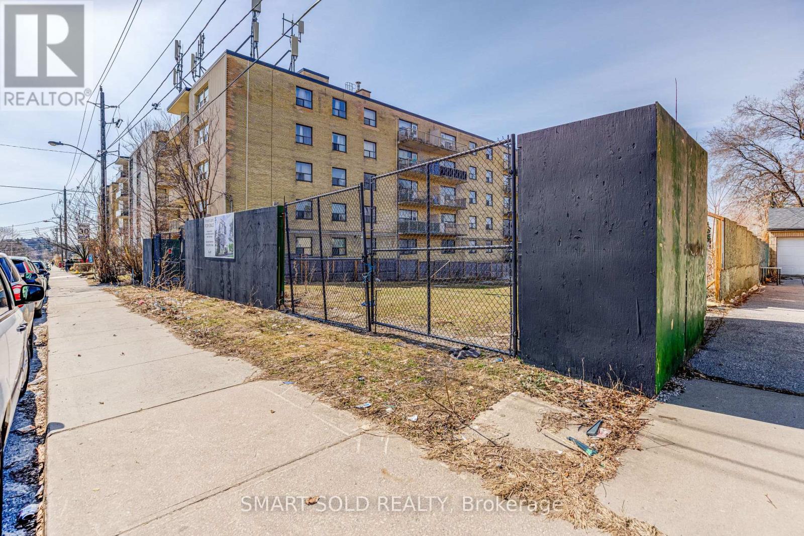 464-468 Winona Drive, Toronto (Oakwood Village), Ontario  M6C 3T7 - Photo 3 - C12923744