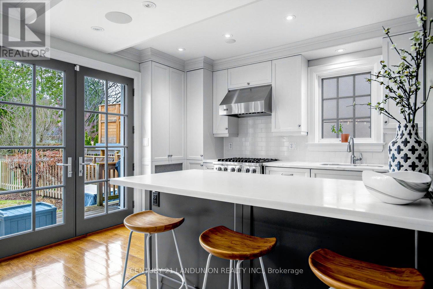 17 Otter Crescent, Toronto, Ontario  M5N 2W3 - Photo 8 - C12923800