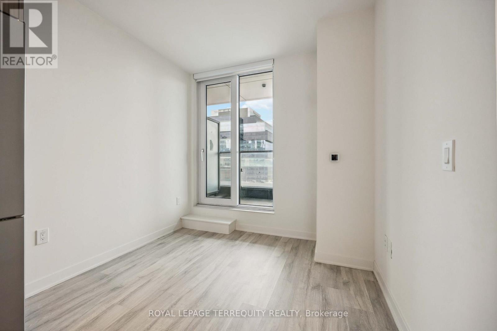 1004 - 70 Princess Street, Toronto, Ontario  M5A 0X6 - Photo 11 - C12923834